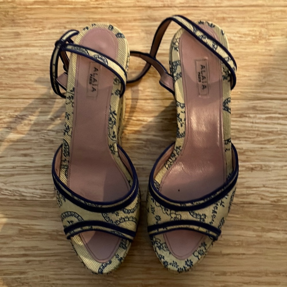 Beige and royal blue woven Alaia platform sandal